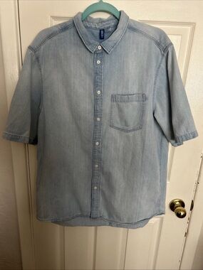 H&M Light Wash  Blue Cotton Denim Short-Sleeve Button-Up Shirt Size XL